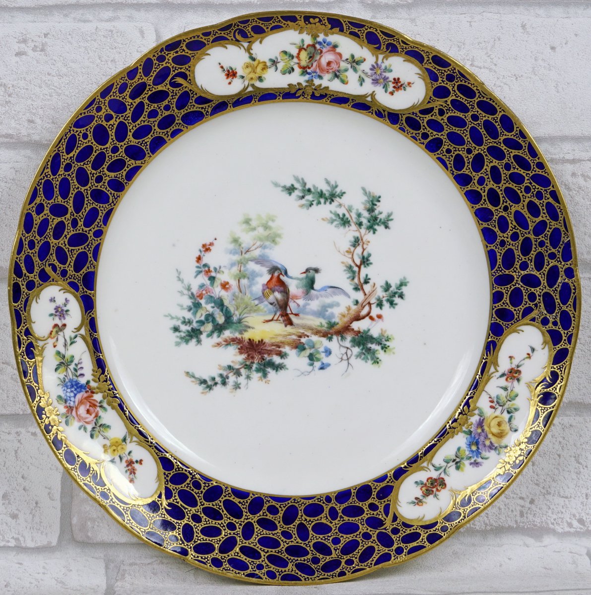 RARE ASSIETTE  en porcelaine Tendre de SEVRES - Manufacture ROYALE - Ep. LOUIS XV-photo-3