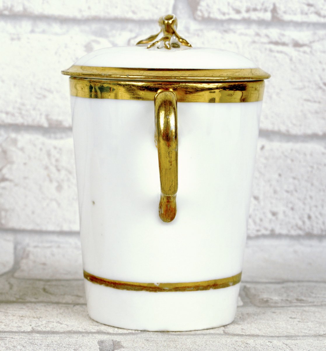 TASSE TREMBLEUSE à 2 ANSES et sa SOUCOUPE en porcelaine de LIMOGES-COMTE D'ARTOIS - Ep. XVIIIe-photo-2