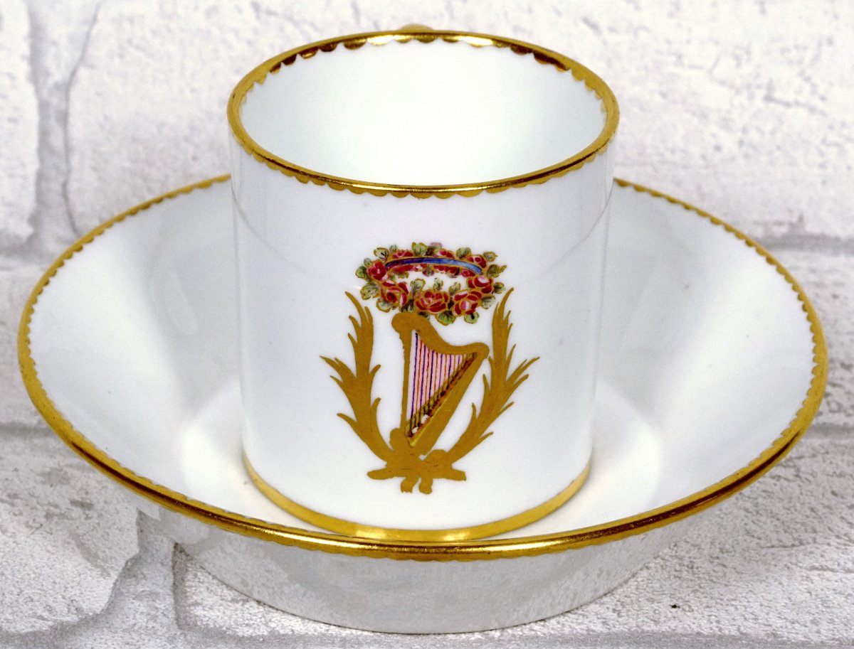 TASSE Litron et sa SOUCOUPE  en  porcelaine de SÈVRES – ÉP. XVIIIe-photo-2