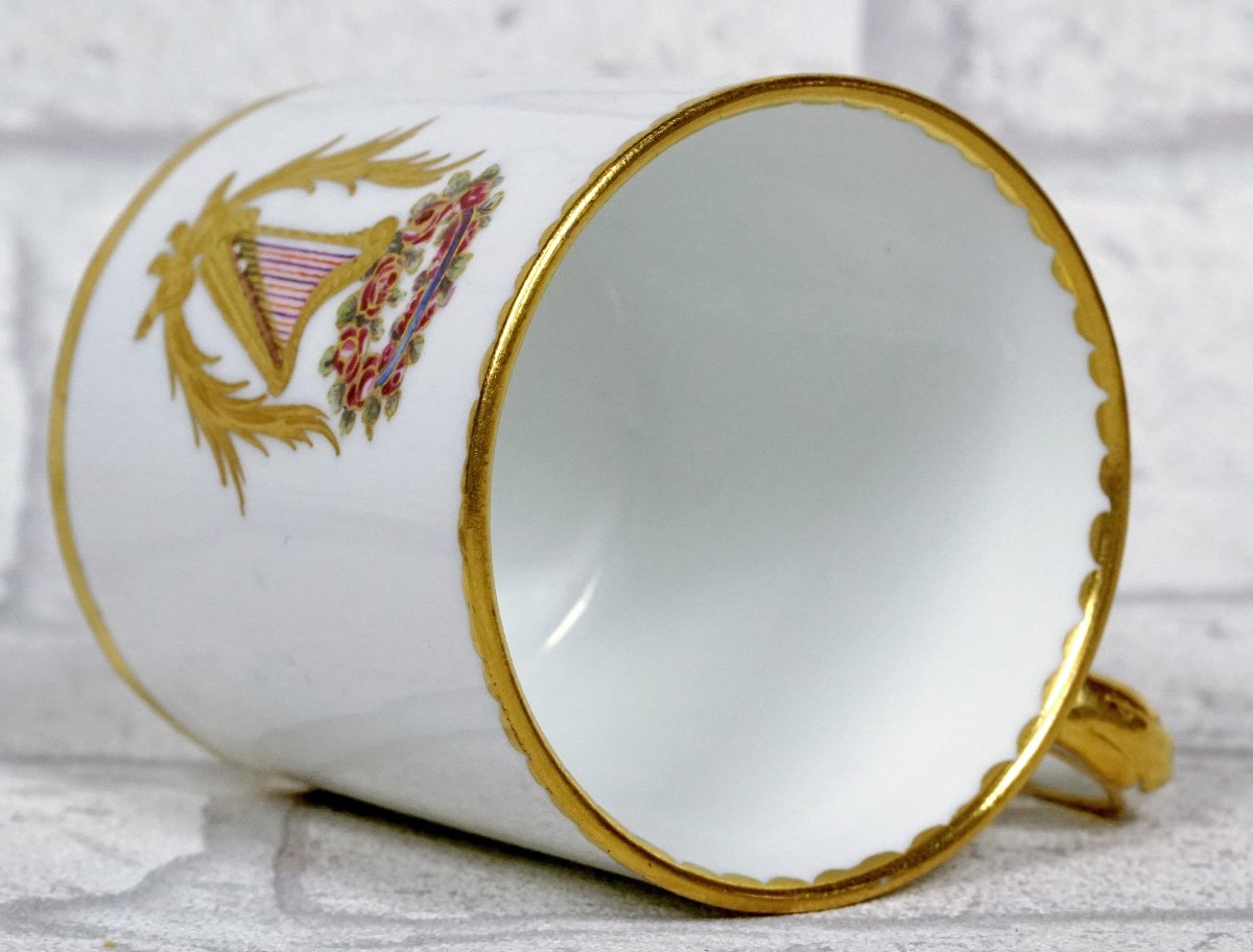 TASSE Litron et sa SOUCOUPE  en  porcelaine de SÈVRES – ÉP. XVIIIe-photo-2