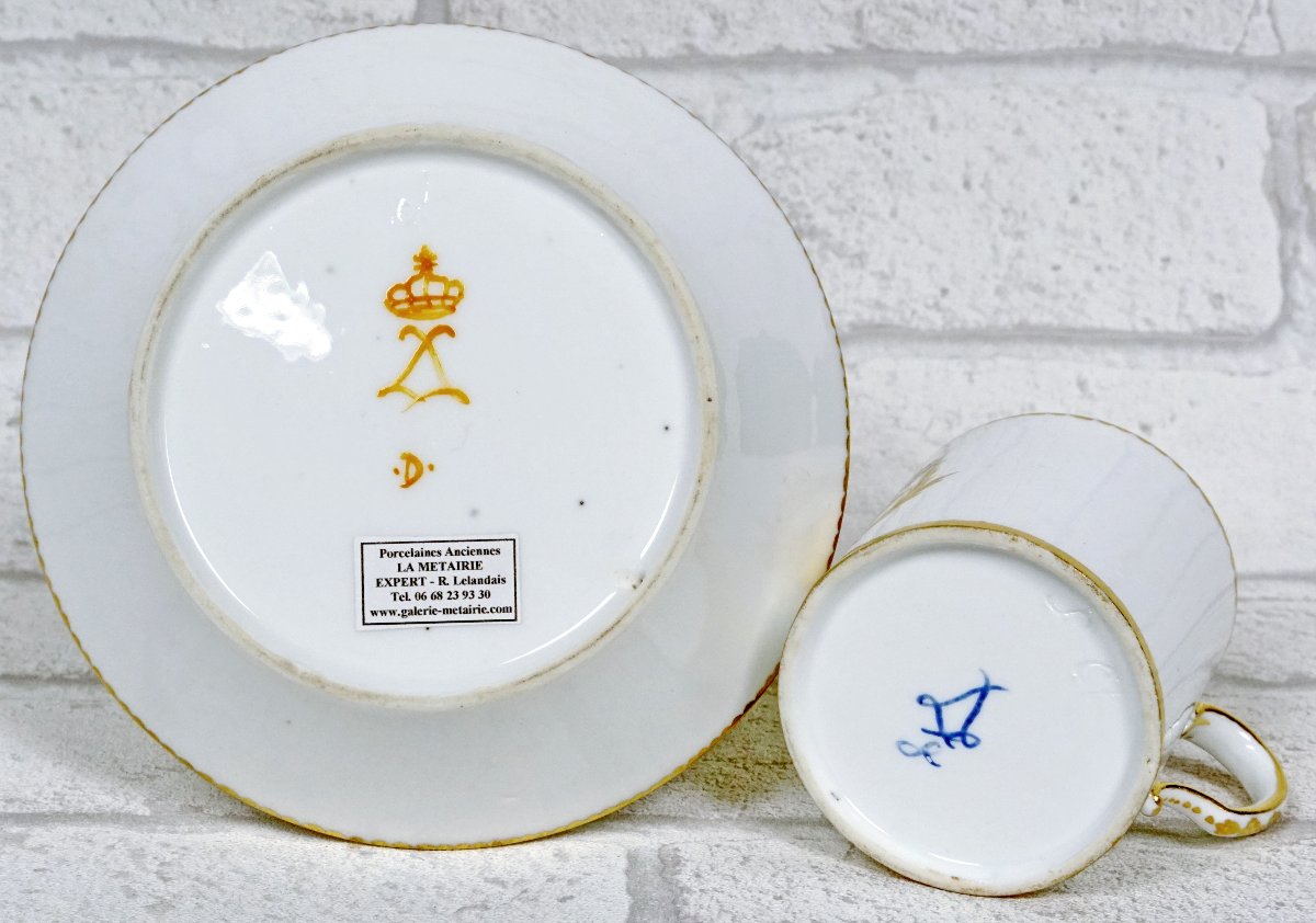 TASSE Litron et sa SOUCOUPE  en  porcelaine de SÈVRES – ÉP. XVIIIe-photo-3