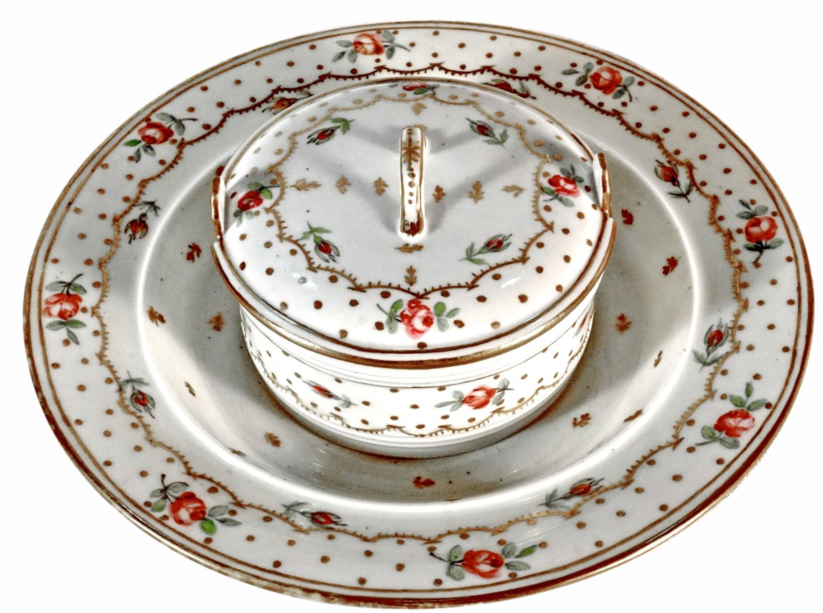  BEURRIER  et son COUVERCLE -  en porcelaine de  PARIS - Manufacture Rue AMELOT - Ep. XVIIIe