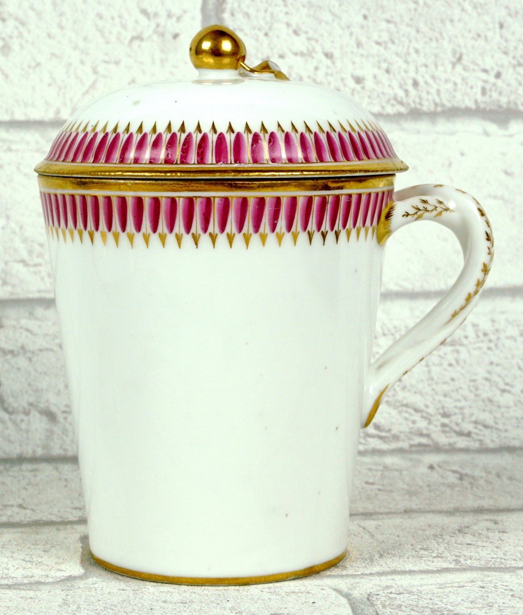 Covered Trembleuse Cup And Its Saucer In Paris Porcelain - Ep. Late 18th Century-photo-3