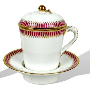 Tasse Trembleuse Couverte Et Sa Soucoupe En Porcelaine De Paris - Ep. Fin XVIIIe