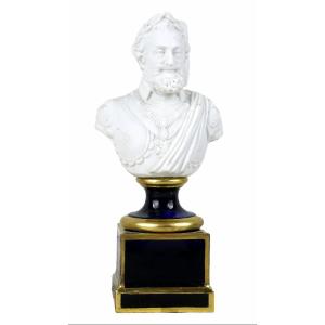 BUSTE D'HENRI IV EN BISCUIT DE PORCELAINE DE SÈVRES – ÉPOQUE LOUIS XVIII (DATE 1823)