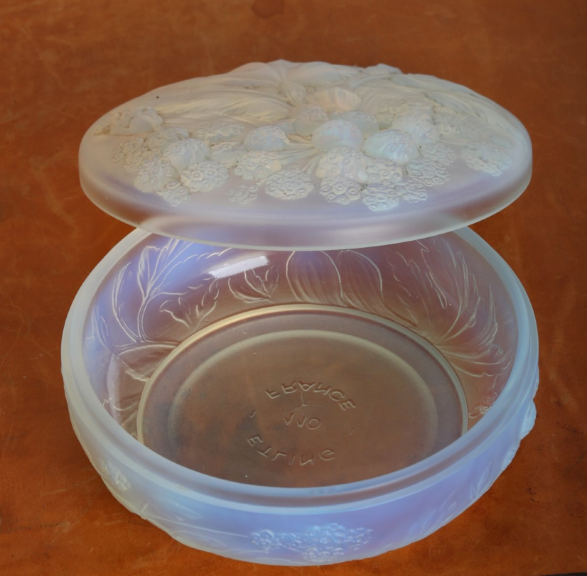 Bonbonnière Opalescente Framboises Etling Art Deco 1930 Era Sabino, Daum, Lalique, d'Avesn-photo-4