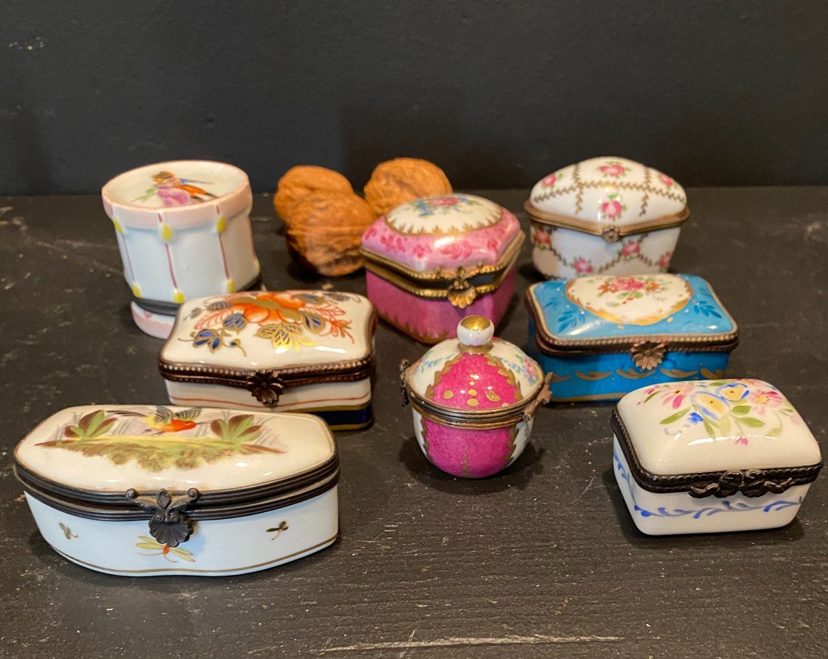 Collection De Huit Petites Boites-photo-2