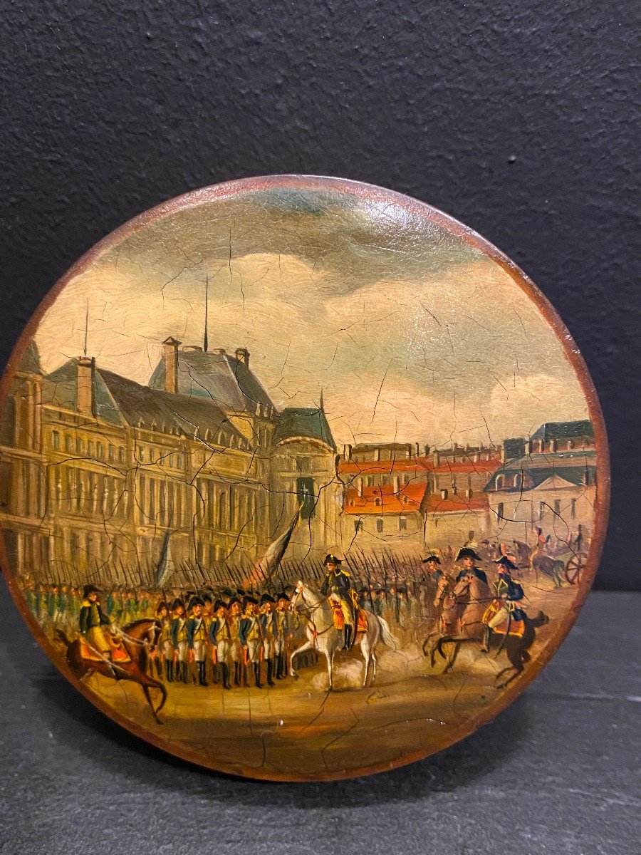 Small Round Box Decorated With A Military Parade Scene-photo-5
