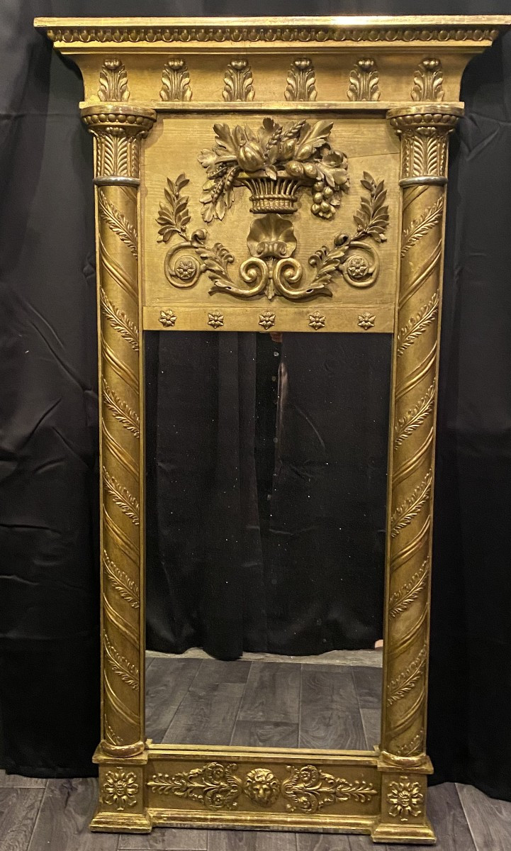 Miroir ou trumeau en bois doré