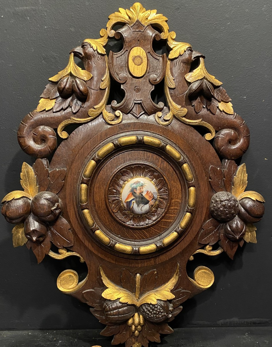 Beer Anthem, Porcelain Medallion In An Oak Frame.