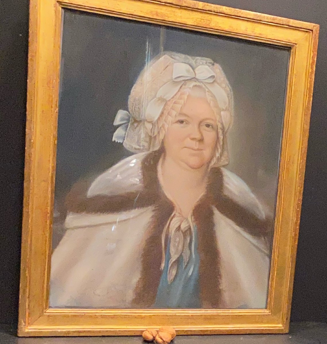 tableau, pastel de femme en cape, encadrement de bois doré.-photo-3