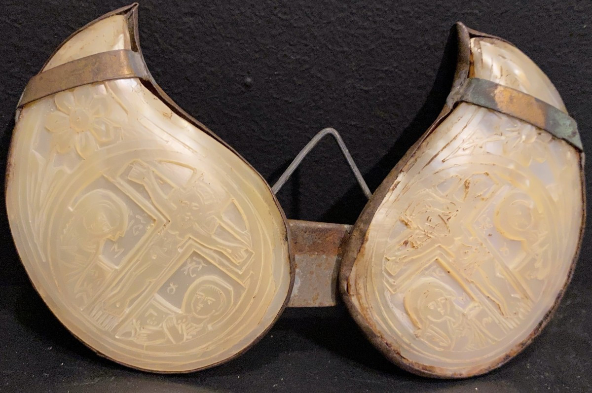 fibules en nacre XIX° siècle