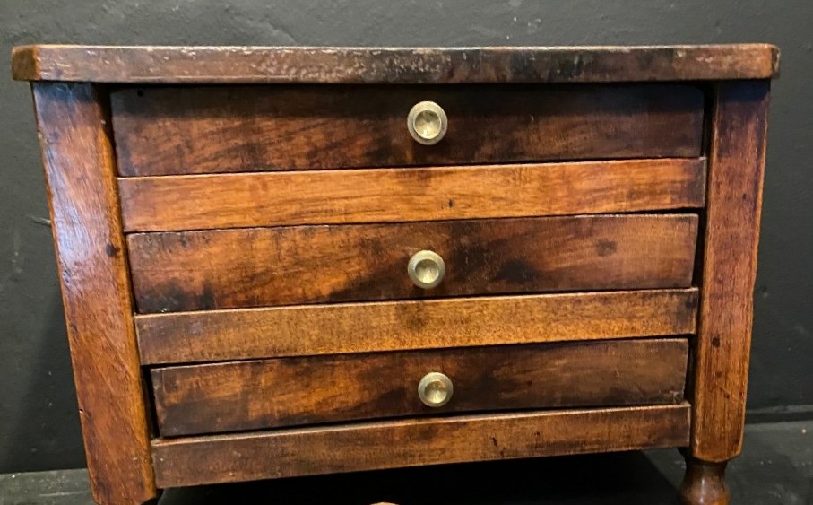 commode en miniature XIX° siècle