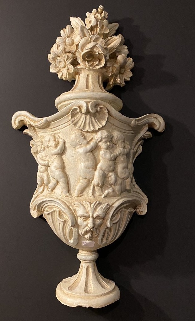 pot fleuri en plâtre