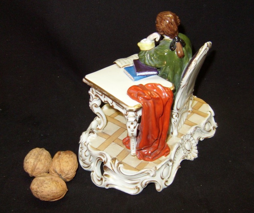 Biscuit XIX°, homme àla lettre-photo-2
