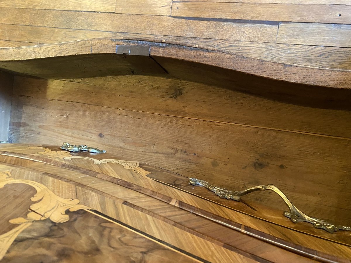 Curved Louis XV-era Chest Of Drawers-photo-1