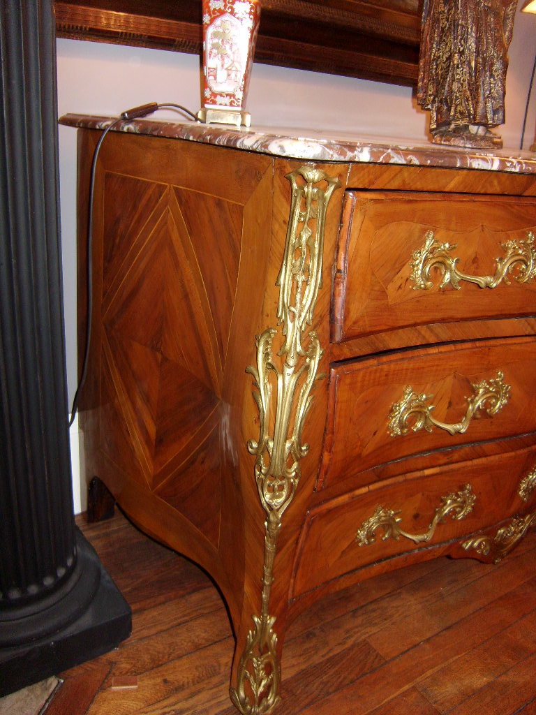 Inlaid Louis XV Commode-photo-3