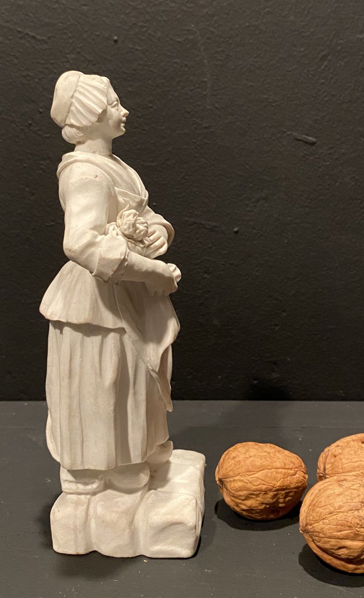 Statuette, Biscuit, Femme Au Panier De Fraises-photo-2