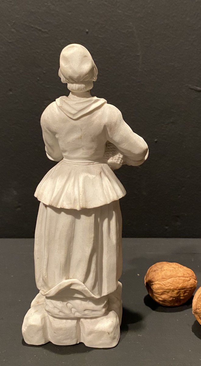 Statuette, Biscuit, Femme Au Panier De Fraises-photo-3