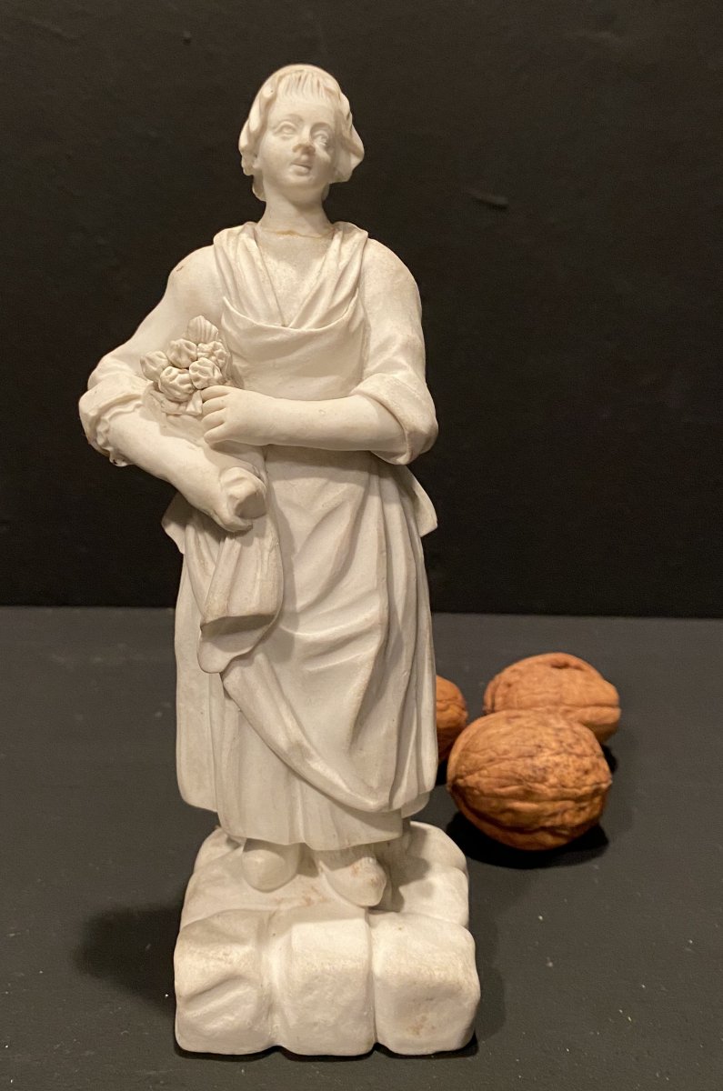 Statuette, Biscuit, Femme Au Panier De Fraises