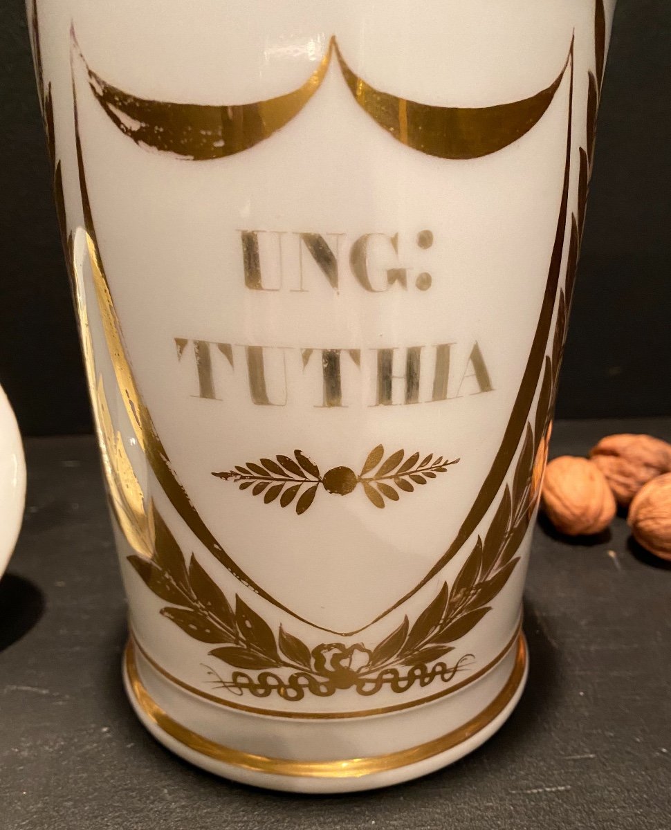 Porcelain Medicine Jar, White And Gold-photo-4