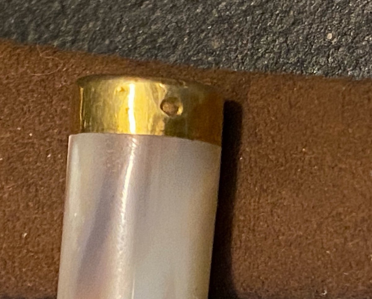 Mother Of Pearl Cigarette Holder And Gold Ring-photo-4