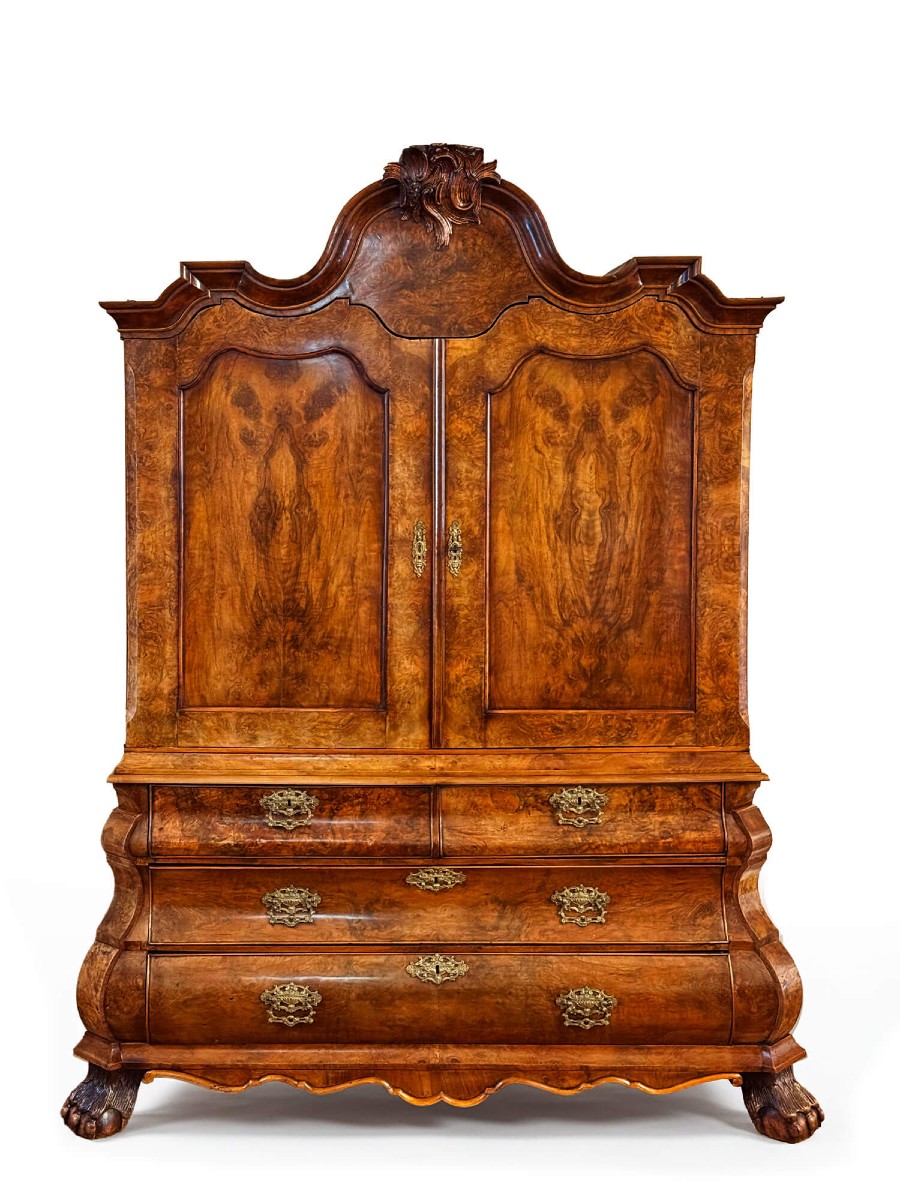 Buffet hollandais en ronce de noyer, XVIIIe siècle