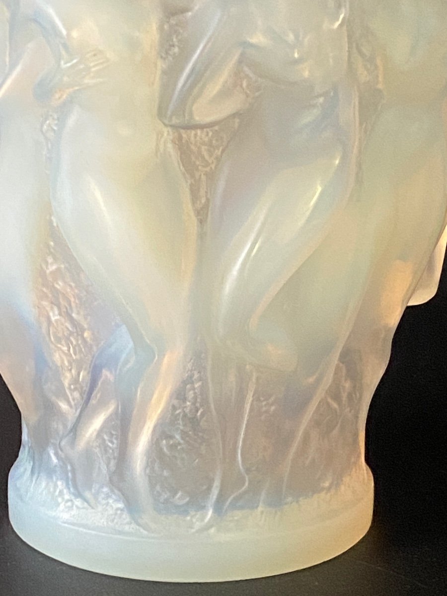 Un Vase Bacchantes En Verre Opalescent De R.lalique -photo-5