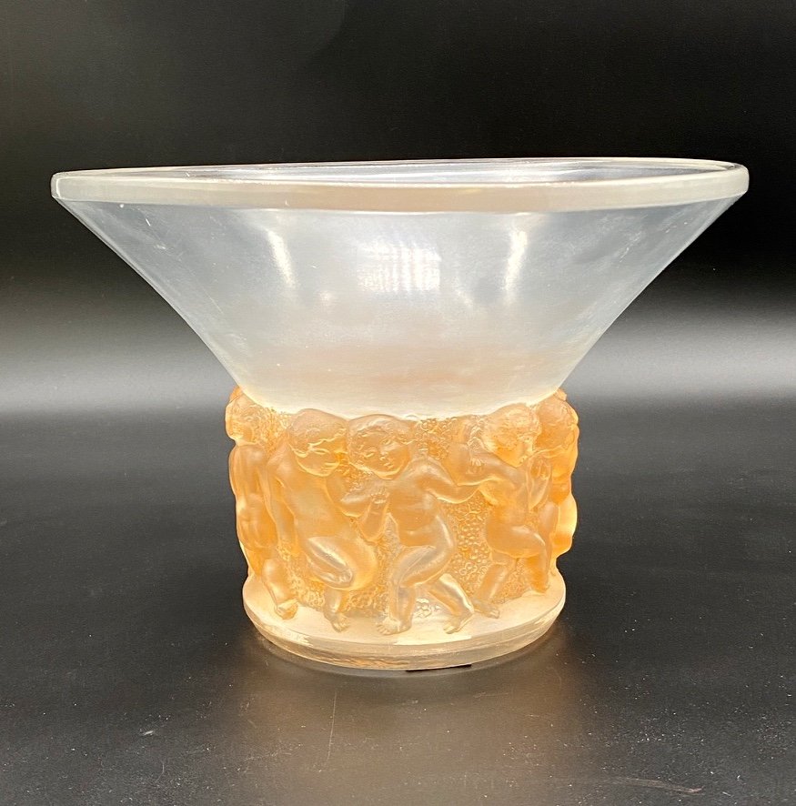 Un Vase Farandole De R.lalique 