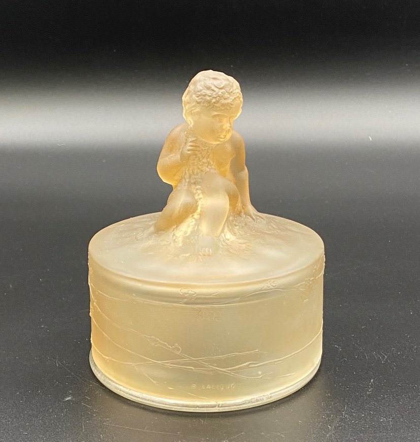 An Amour Assis Boxe By R.lalique 