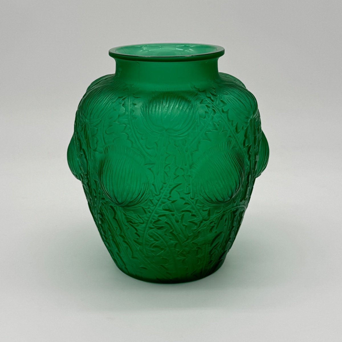Un Vase Domrémy En Verre Vert De R.lalique-photo-1