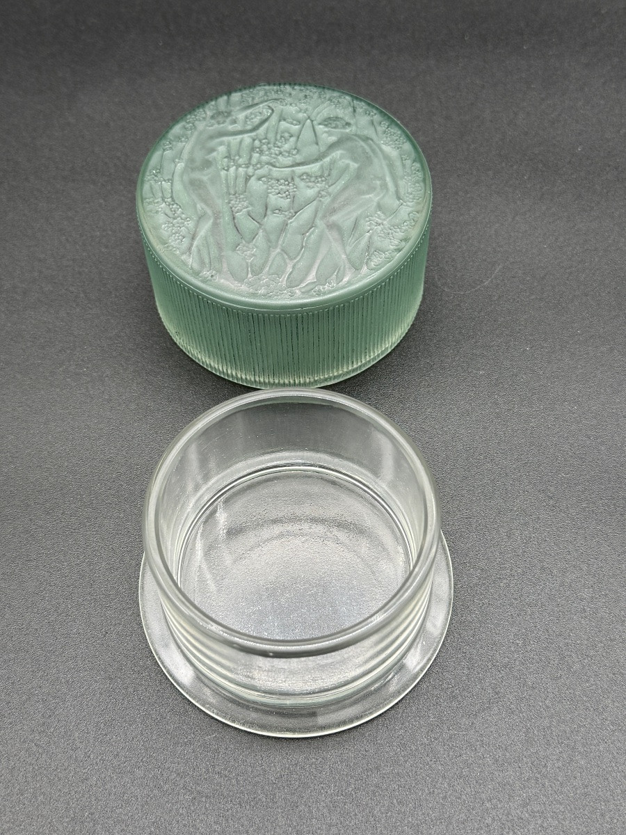 A Rlalique Two Figurines Vase .-photo-4