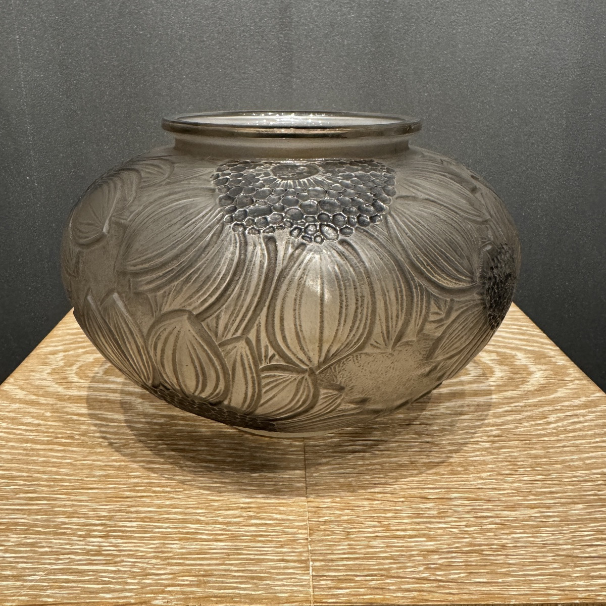 A Dahlia Vase By R. Lalique-photo-3