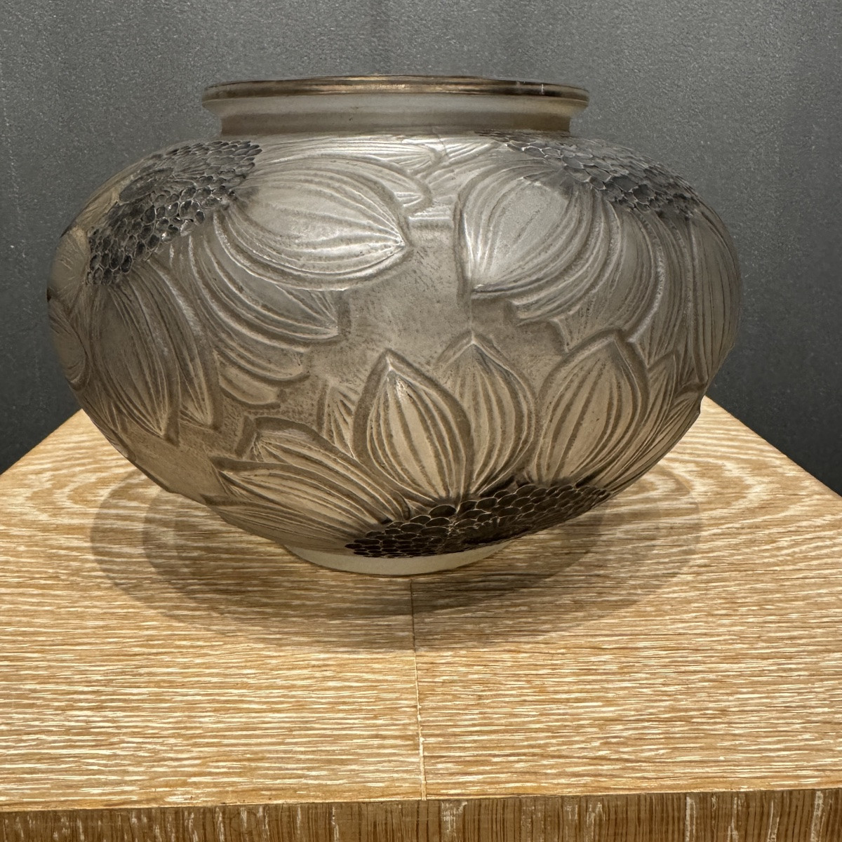 A Dahlia Vase By R. Lalique-photo-3
