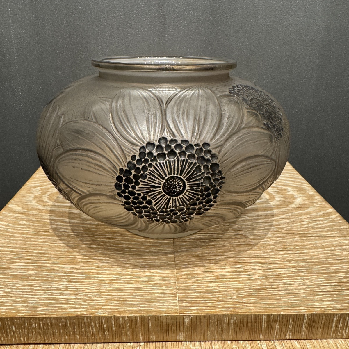 A Dahlia Vase By R. Lalique-photo-5