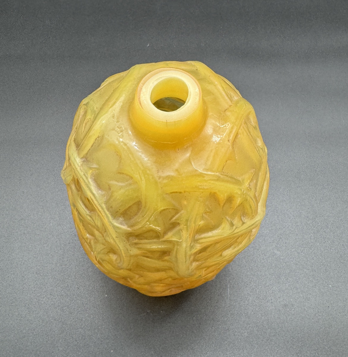 A Ronce Vase In Orange Glass By R. Lalique-photo-1