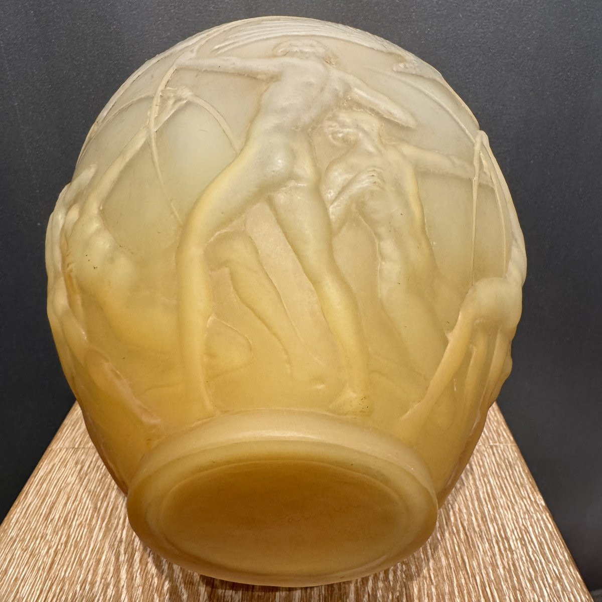 Vase Archer de R.lalique en verre orange.-photo-2