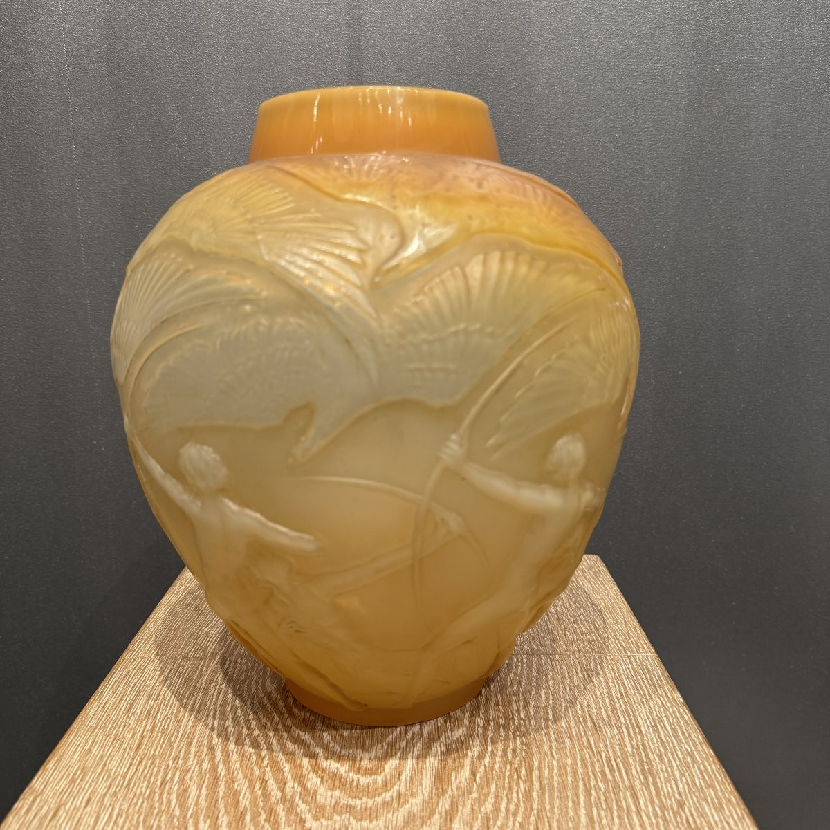 Vase Archer de R.lalique en verre orange.-photo-5