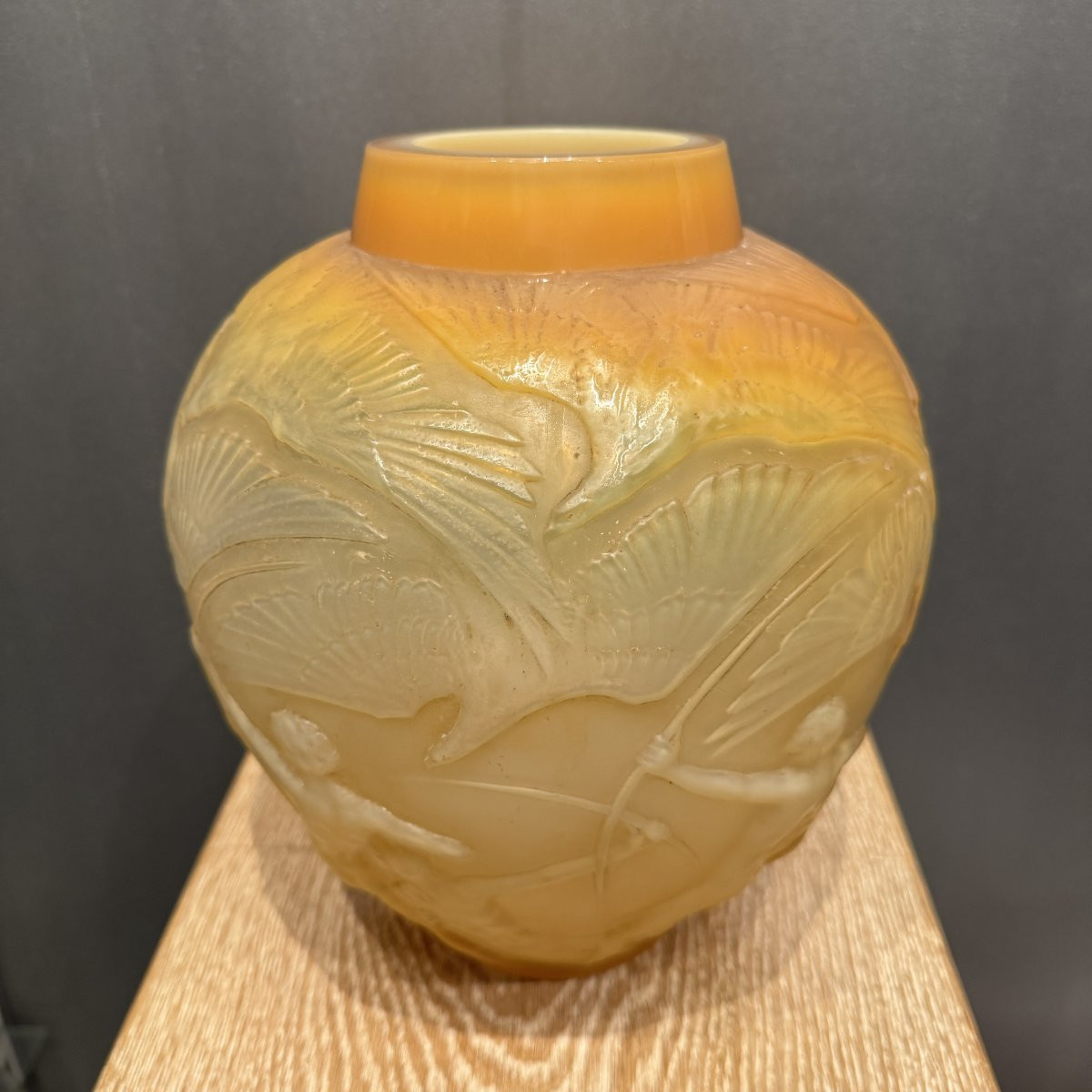 Vase Archer de R.lalique en verre orange.-photo-6