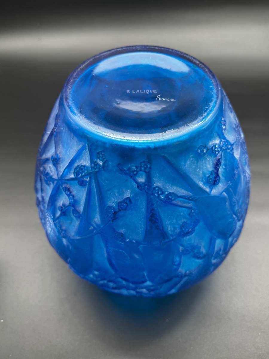 Un vase Perruches de R.Lalique  en verre bleu électrique-photo-3