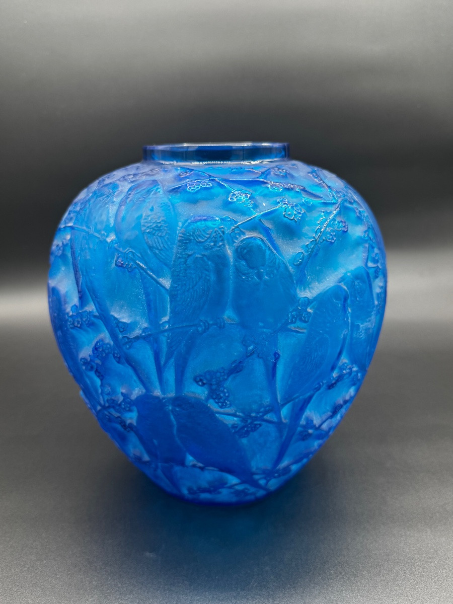 Un vase Perruches de R.Lalique  en verre bleu électrique-photo-4