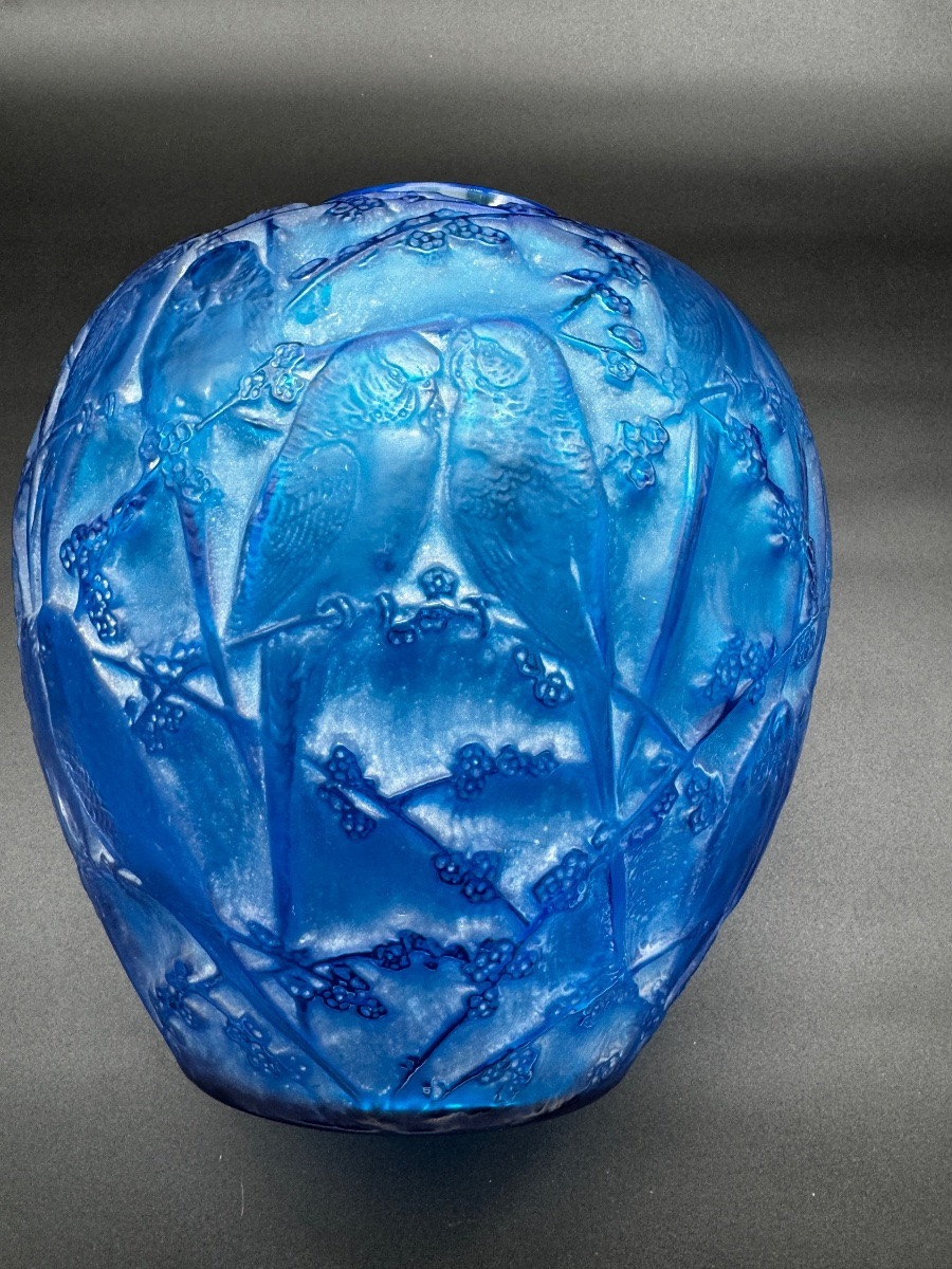 Un vase Perruches de R.Lalique  en verre bleu électrique-photo-7