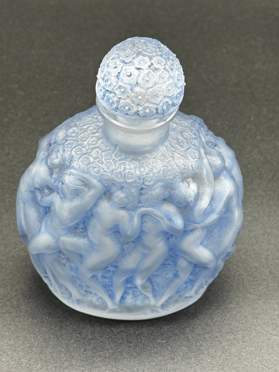 un flacon Calendal de R.Lalique pour Molinard-photo-1