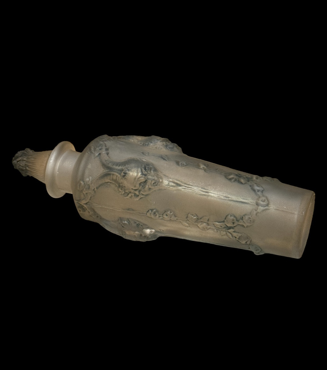 A Pan Perfum Bottle By R.lalique-photo-2