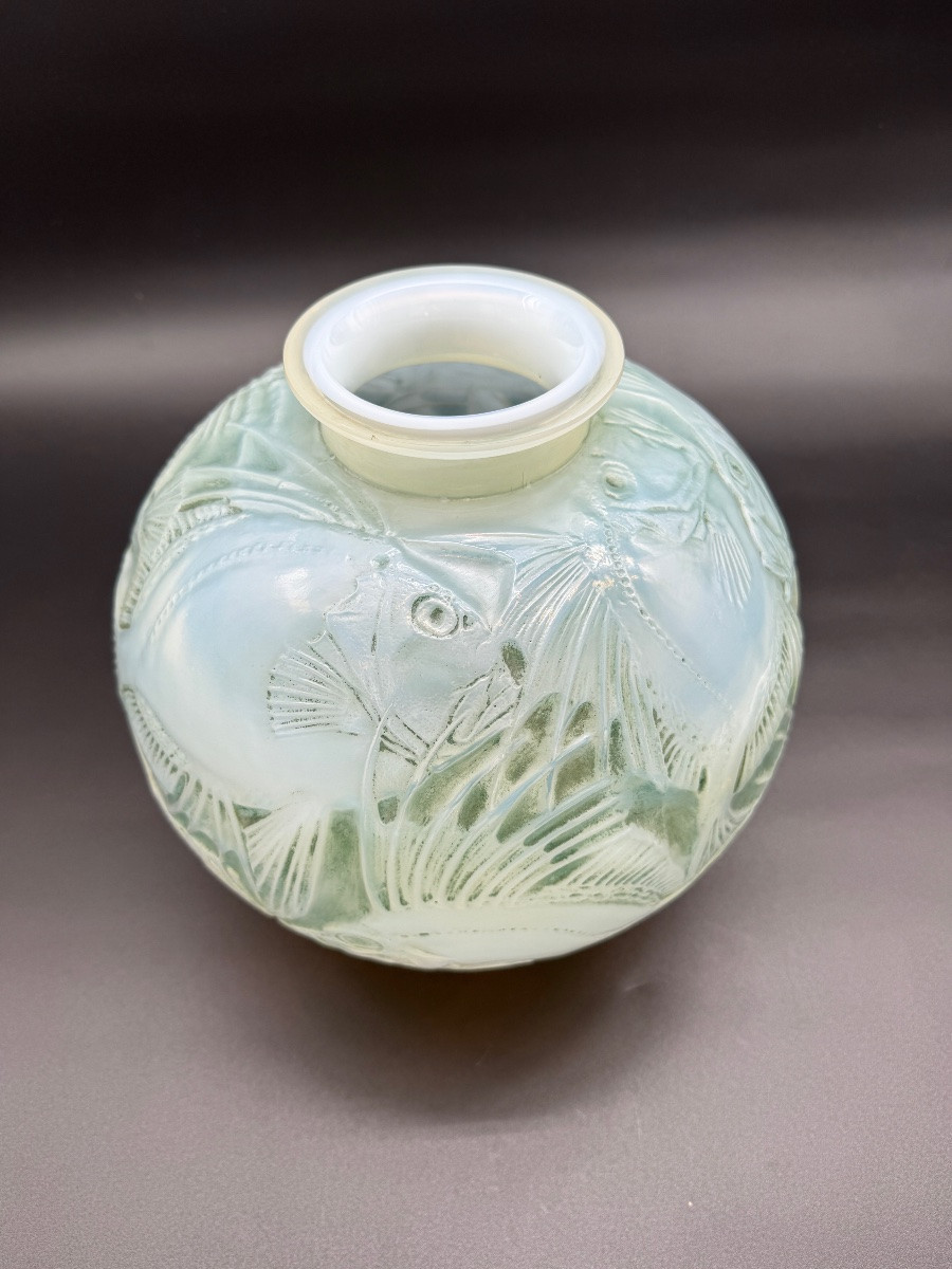 An Opalescent Poissons Vase By R. Lalique-photo-2