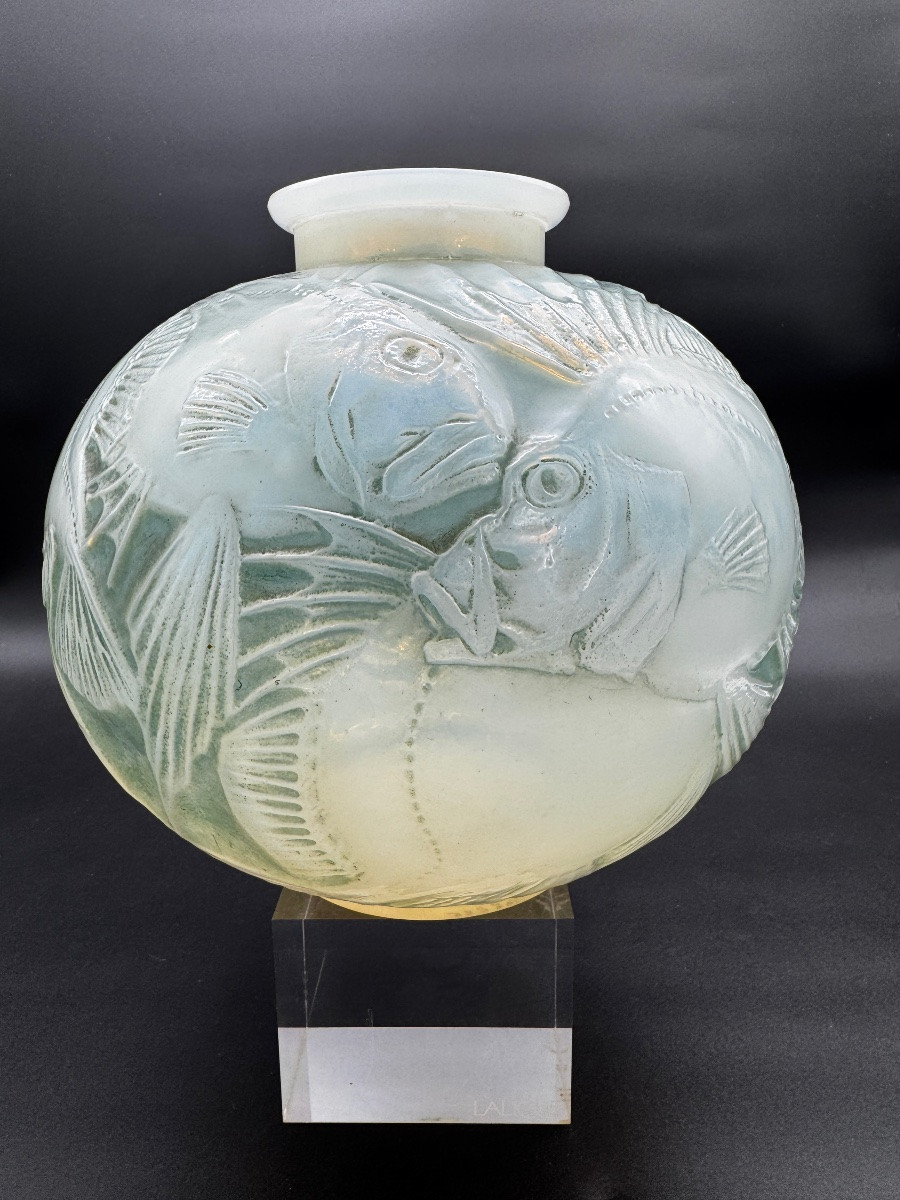 An Opalescent Poissons Vase By R. Lalique-photo-3