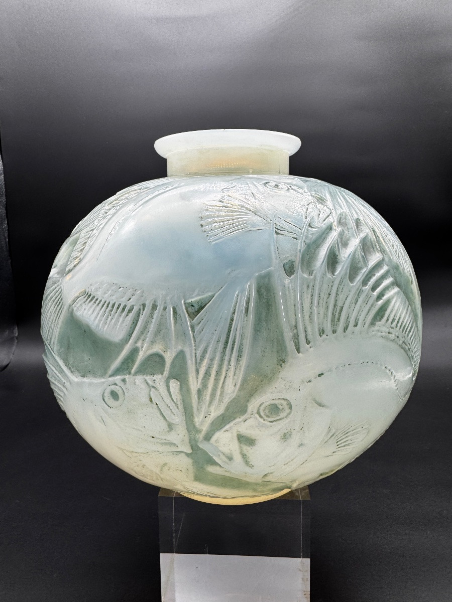 An Opalescent Poissons Vase By R. Lalique-photo-4