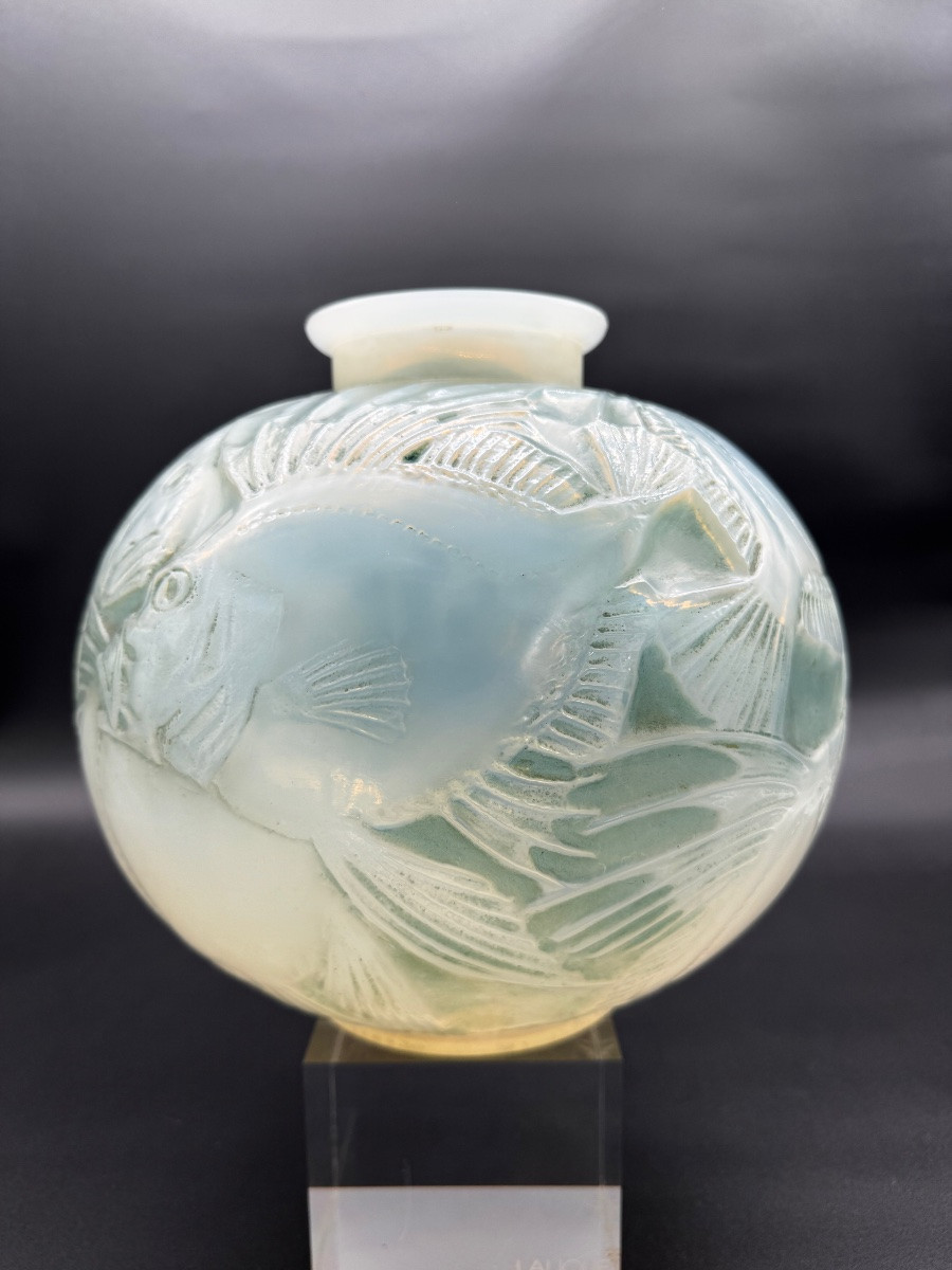 An Opalescent Poissons Vase By R. Lalique-photo-5
