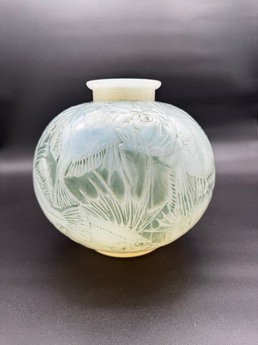 An Opalescent Poissons Vase By R. Lalique-photo-6