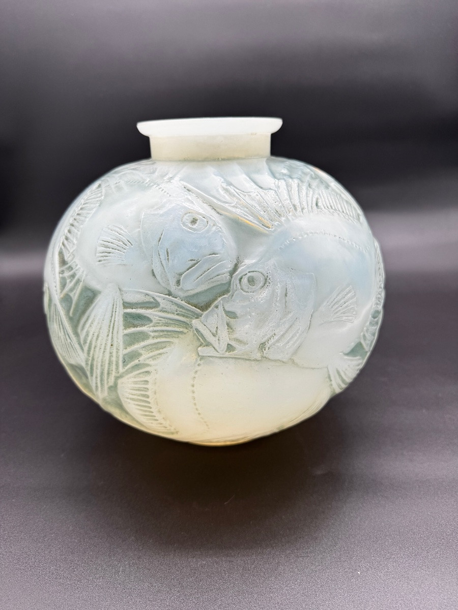 An Opalescent Poissons Vase By R. Lalique-photo-8